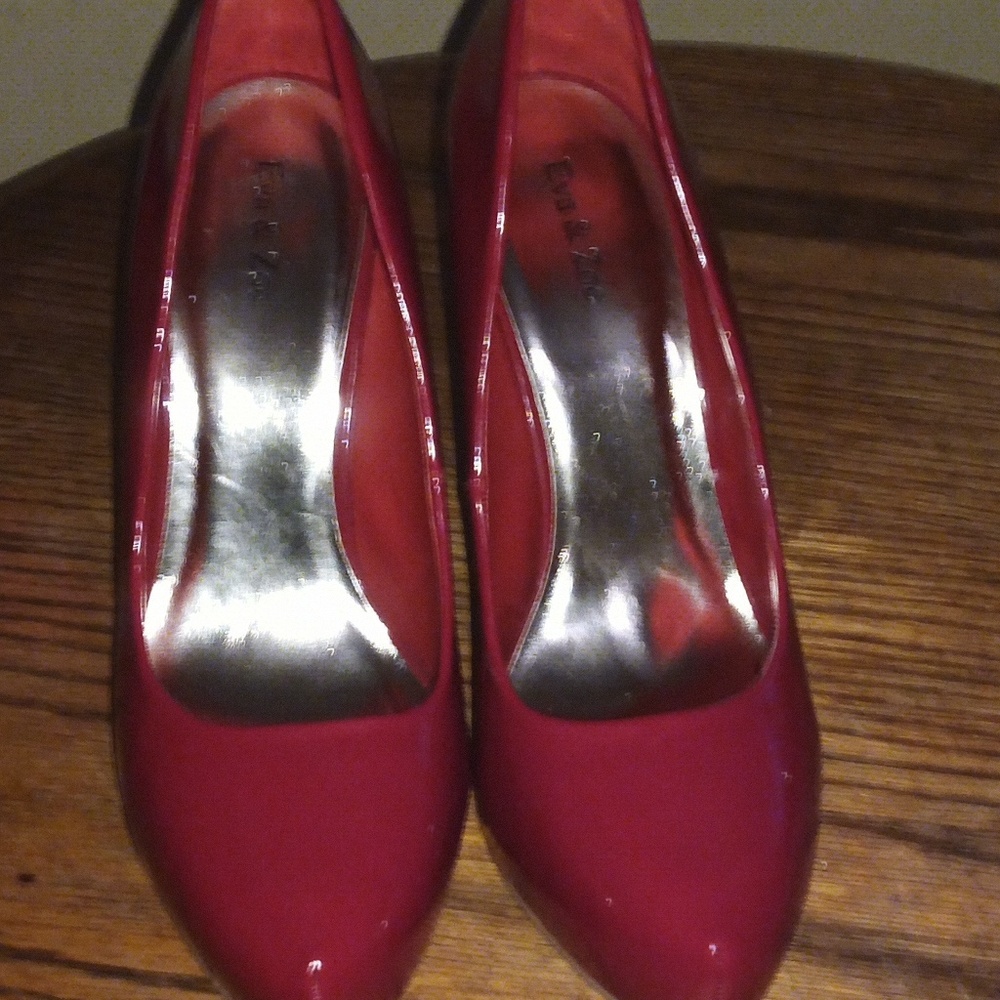 Red pumps